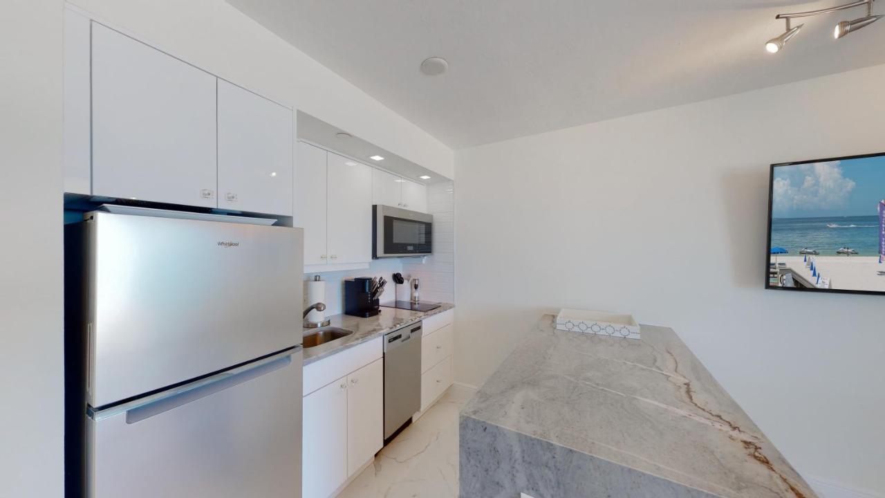 Totally Renovated Beachfront Condo At Apollo! Marco Island Buitenkant foto