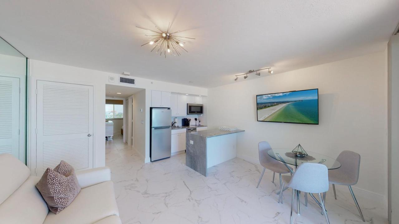Totally Renovated Beachfront Condo At Apollo! Marco Island Buitenkant foto
